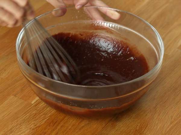 Mikrodalgada 5 dakikada çikolatalı pandispanya. - Hazırlık adım 2