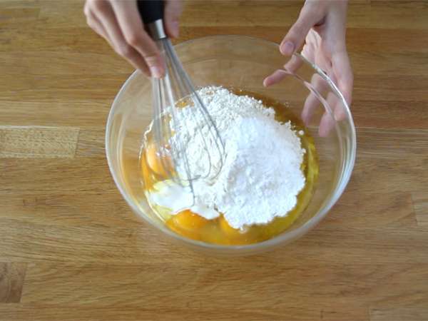 Yoğurtlu pandispanya mikrodalgada 10 dakika içinde. - Hazırlık adım 1