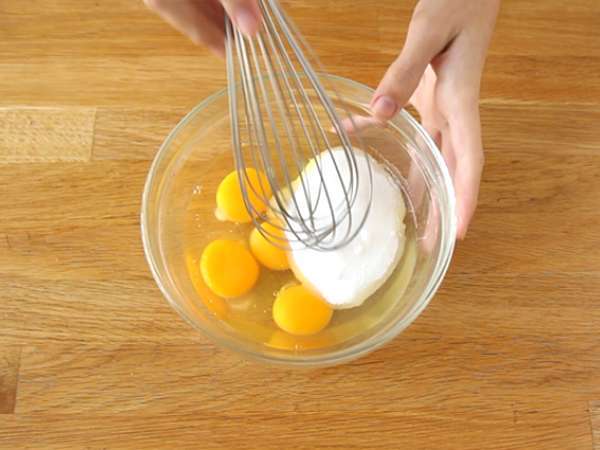 Kruvasan ile elmalı ve karamelli puding - Hazırlık adım 3