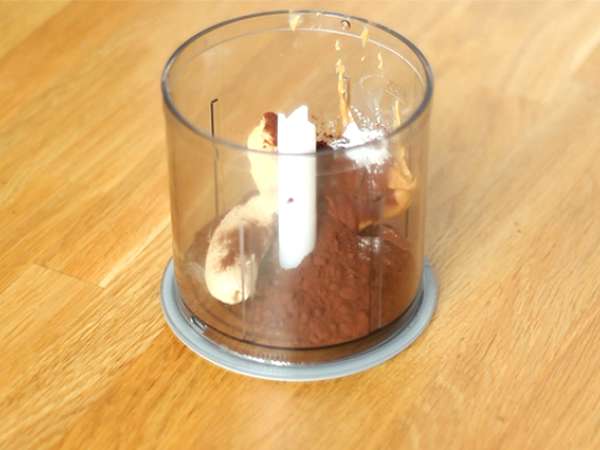 Çikolata ve fıstık ezmeli kupa keki mikrodalgada 1 dakikada. - Hazırlık adım 1