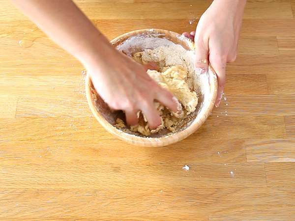 Elmalı ve bademli kek (Tarte normande) - Hazırlık adım 3