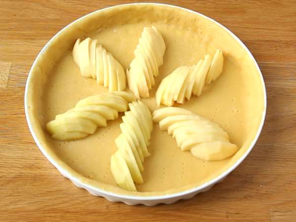 Elmalı ve bademli kek (Tarte normande) - Hazırlık adım 7