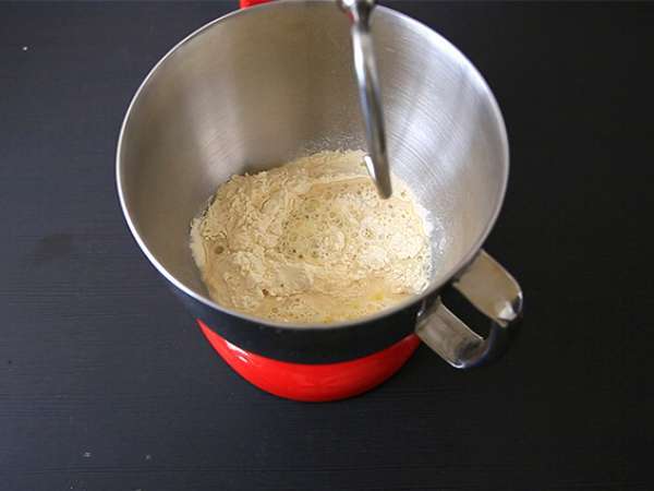 Yeşil pestolu örgülü ekmek ruloları - Hazırlık adım 1