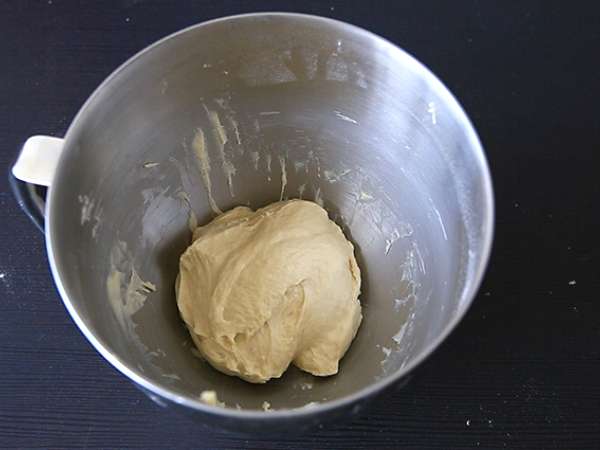 Yeşil pestolu örgülü ekmek ruloları - Hazırlık adım 2