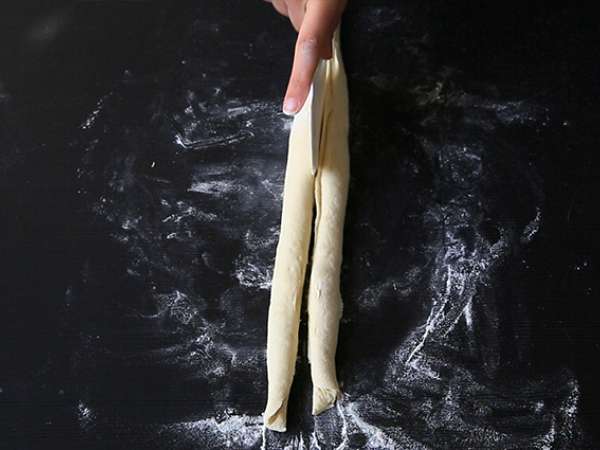 Yeşil pestolu örgülü ekmek ruloları - Hazırlık adım 4