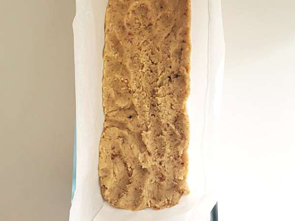 Vegan ve glütensiz ev yapımı Snickers barlar - Hazırlık adım 4