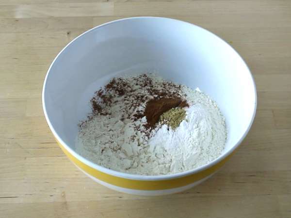 Cheesecake dolgulu havuçlu pandispanya - Hazırlık adım 2