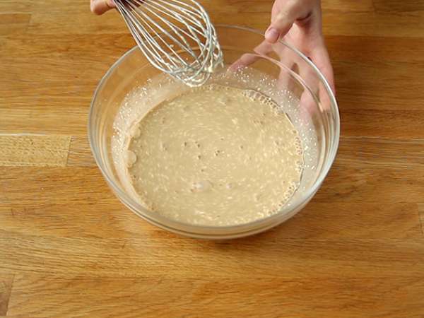 Mayonezli ve çikolatalı pandispanya - Hazırlık adım 2