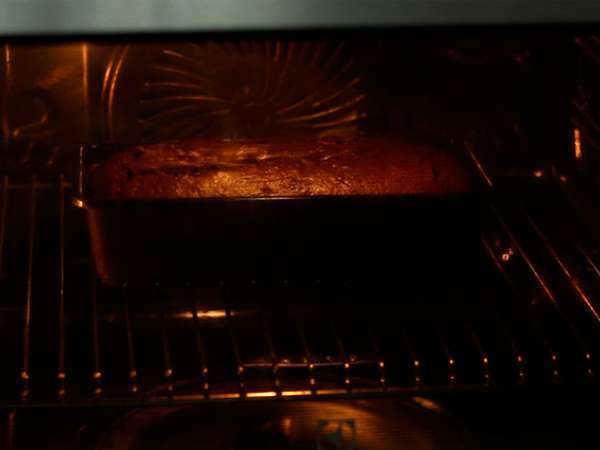 Mayonezli ve çikolatalı pandispanya - Hazırlık adım 4