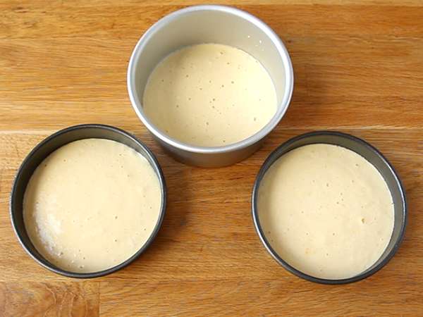 Çilekli ve mascarpone kremalı katmanlı pasta - Hazırlık adım 4