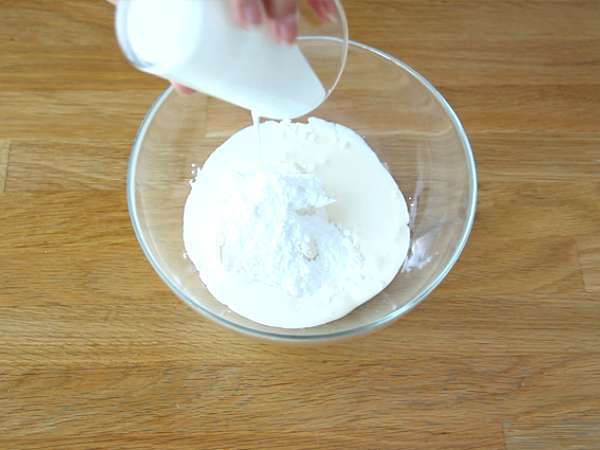 Çilekli ve mascarpone kremalı katmanlı pasta - Hazırlık adım 6