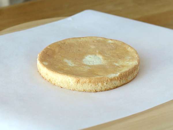 Çilekli ve mascarpone kremalı katmanlı pasta - Hazırlık adım 7