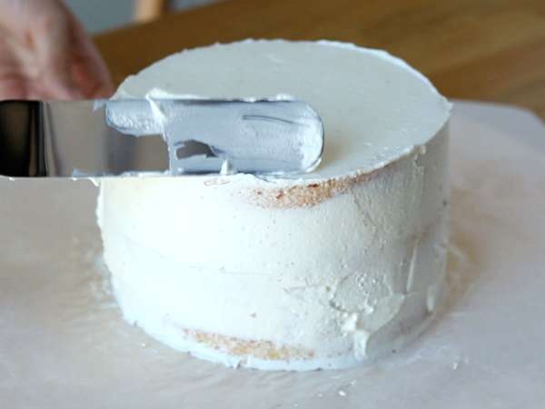 Çilekli ve mascarpone kremalı katmanlı pasta - Hazırlık adım 10