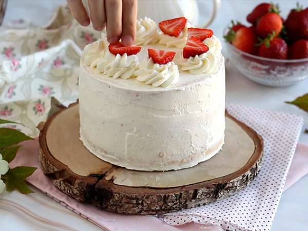 Çilekli ve mascarpone kremalı katmanlı pasta - Hazırlık adım 11