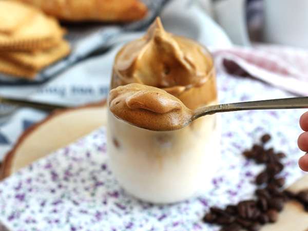 Dalgona kahve köpüğü - Hazırlık adım 3