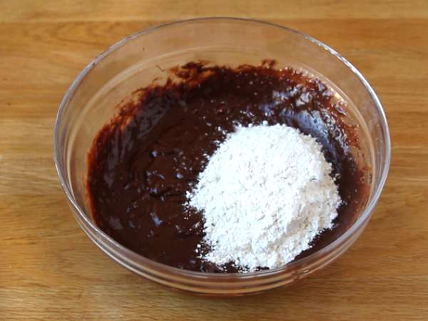 Tereyağı içermeyen Avokadolu ve Çikolatalı Brownie - laktozsuz - Hazırlık adım 2