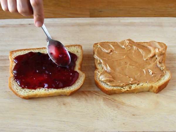 Fıstık ezmeli ve jöleli Fransız tostu - Hazırlık adım 2