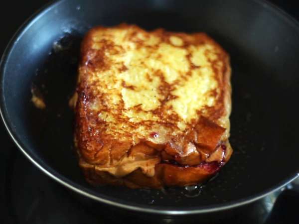 Fıstık ezmeli ve jöleli Fransız tostu - Hazırlık adım 4