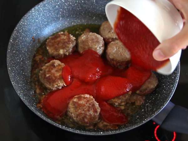 Mozzarella peyniri ile doldurulmuş dana köfte - Hazırlık adım 6