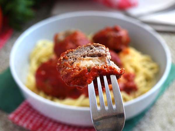 Mozzarella peyniri ile doldurulmuş dana köfte - Hazırlık adım 7