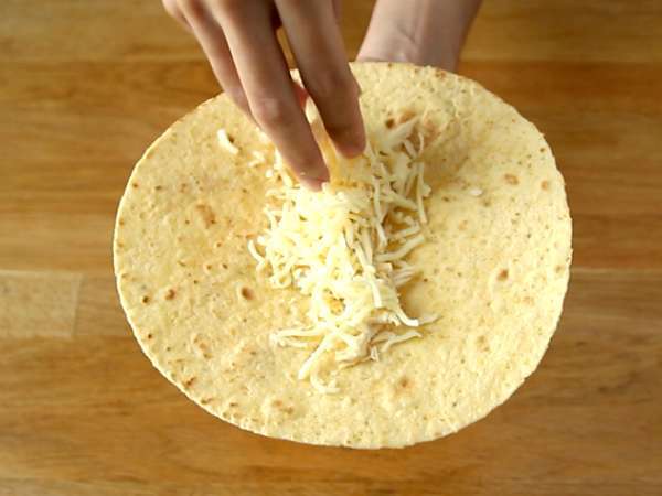 Acı Soslu Tavuk Enchiladas - Hazırlık adım 4