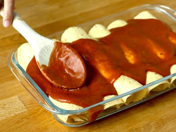 Acı Soslu Tavuk Enchiladas - Hazırlık adım 6