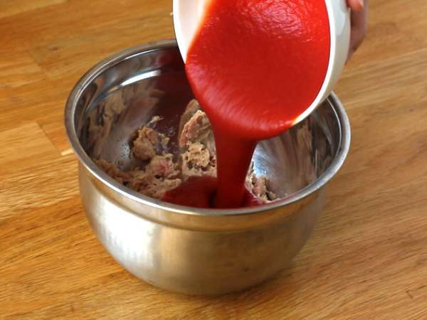 Ev yapımı hamur ile ton balıklı börek - Hazırlık adım 6