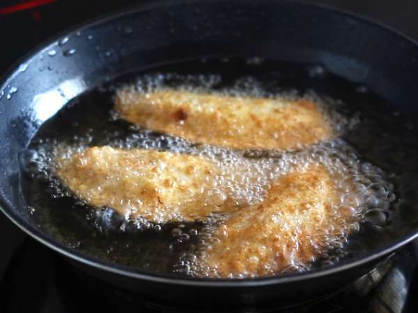Ev yapımı hamur ile ton balıklı börek - Hazırlık adım 9