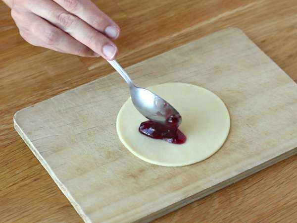 Reçelli tatlı hamur işleri - Hazırlık adım 6