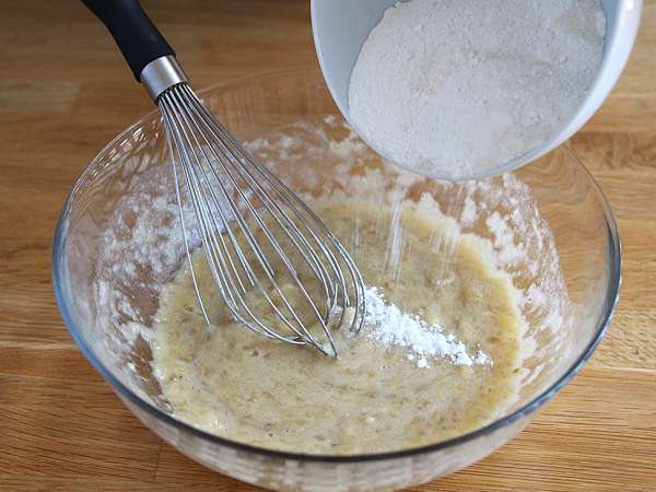 Şekersiz muzlu kek - Muzlu ekmek - Hazırlık adım 3