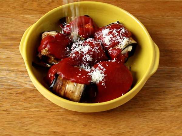 Patlıcanlı parmigiana ruloları - Hazırlık adım 4