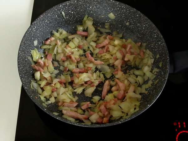 Pastırma ve peynirle doldurulmuş fırında patates - Hazırlık adım 2