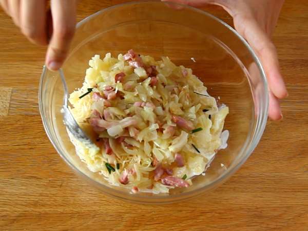 Pastırma ve peynirle doldurulmuş fırında patates - Hazırlık adım 3