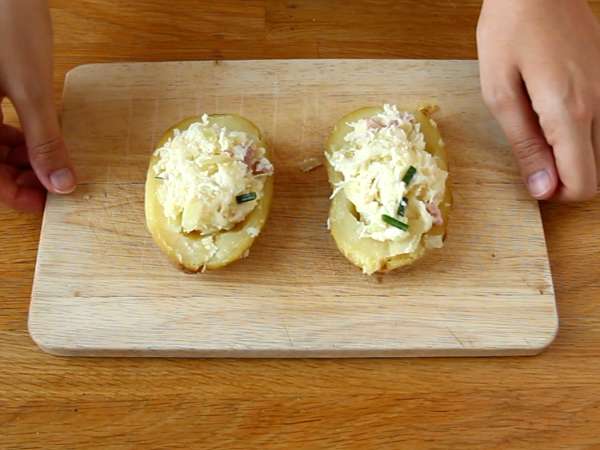 Pastırma ve peynirle doldurulmuş fırında patates - Hazırlık adım 4