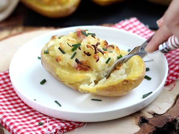 Pastırma ve peynirle doldurulmuş fırında patates - Hazırlık adım 5