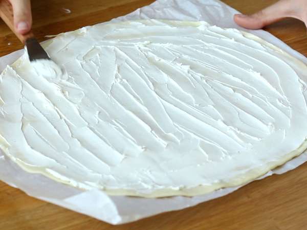 İki çeşit somon balığı ile milföy köknar ağaçları - Hazırlık adım 1