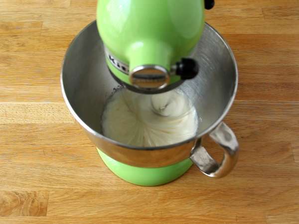 Limonlu beze turtası kütüğü - Hazırlık adım 3