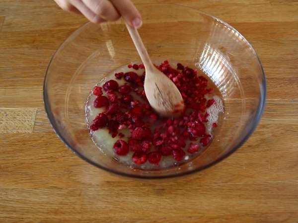 Ahududulu şampanya çorbası - Hazırlık adım 1