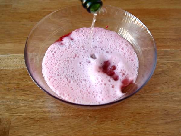 Ahududulu şampanya çorbası - Hazırlık adım 2