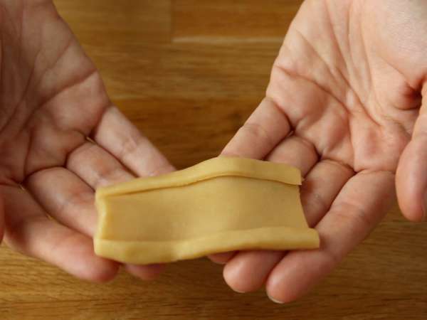 Karamelli ve sütlü çikolatalı twix bisküvileri - Hazırlık adım 5