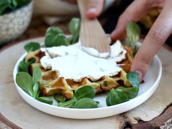 Patatesli waffle - Somon füme ve fromage frais ile waffle sandviç - Hazırlık adım 6