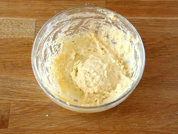 Beşamel sos, peynir ve jambon ile doldurulmuş krep - Hazırlık adım 1