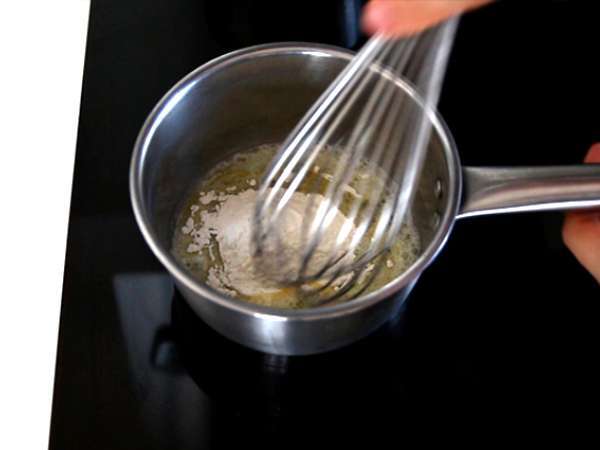 Beşamel sos, peynir ve jambon ile doldurulmuş krep - Hazırlık adım 5