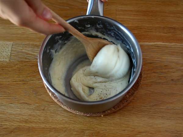 Beşamel sos, peynir ve jambon ile doldurulmuş krep - Hazırlık adım 7