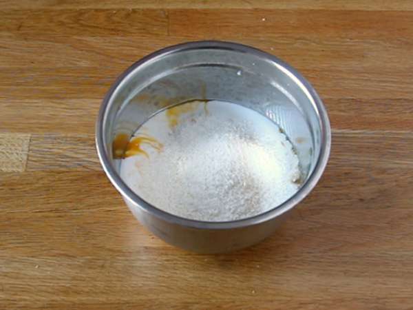 Mikrodalgada 8 dakikada hindistan cevizli muhallebi - Hazırlık adım 2