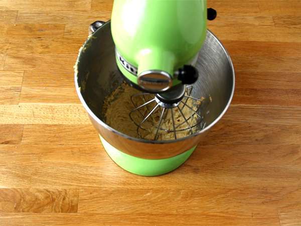 Çikolatalı, fıstıklı ve bademli kurabiye - Hazırlık adım 1