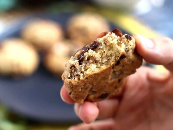 Çikolatalı, fıstıklı ve bademli kurabiye - Hazırlık adım 5