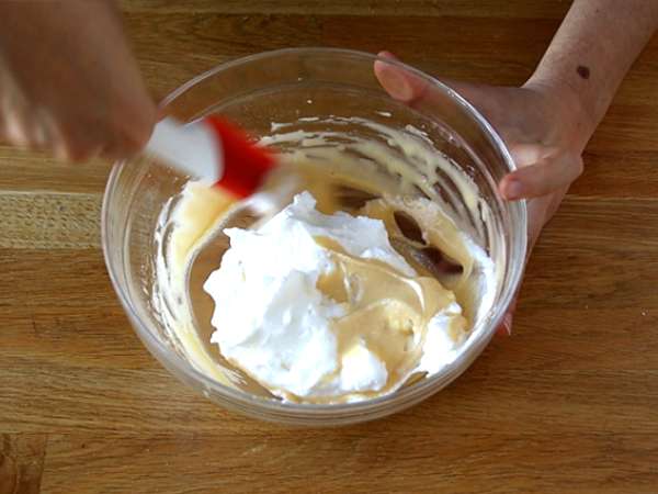 Vanilyalı muhallebili kek - Hazırlık adım 6