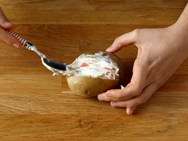 Somon füme ve fromage frais ile doldurulmuş patates - Hazırlık adım 3