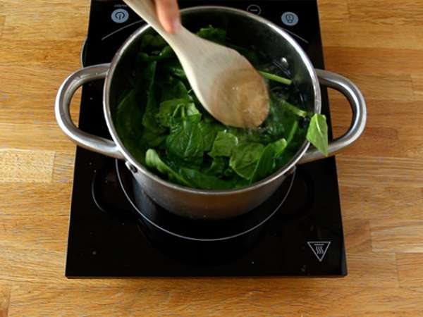 Ispanak, ricotta ve yumurtalı börek - İtalyan Torta Pasqualina - Hazırlık adım 2